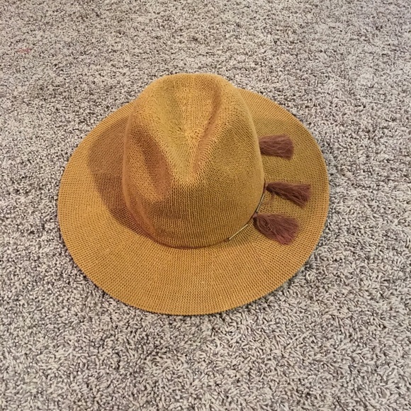 Previously loved Vince Camuto fringe fall hat